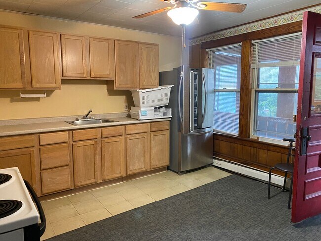 Building Photo - 8 Union St.