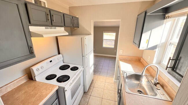 Building Photo - $300 off of a month of rent! Charming 3-Bedroom Home in Deltona! – Pets Welcome (Up to 30 lbs) – ...