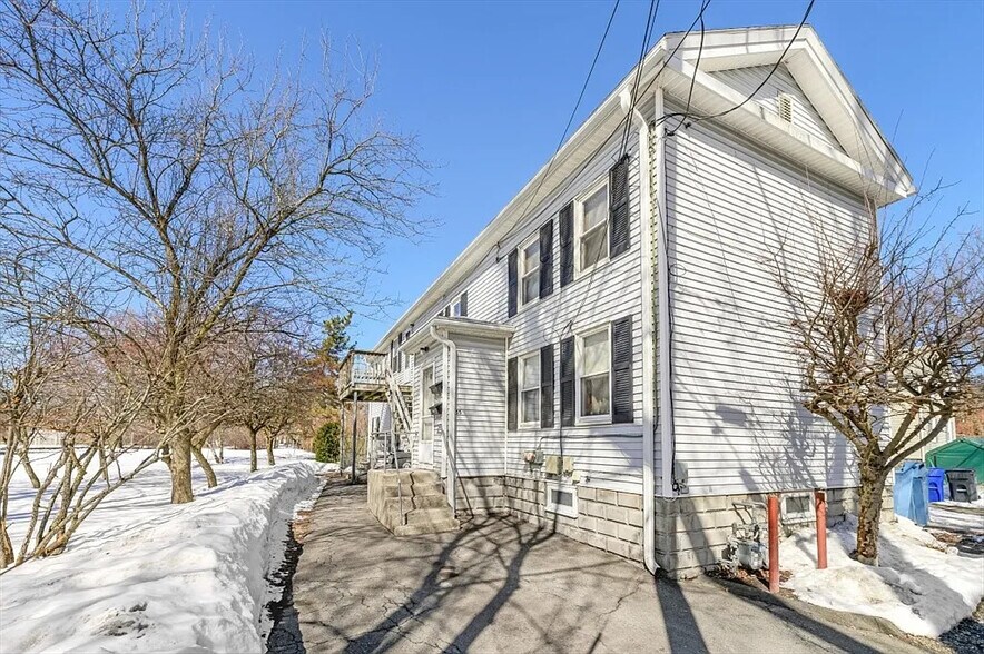 Building Photo - 155 Thorndike St
