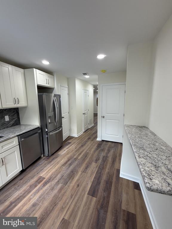 Building Photo - 217 Krams Ave