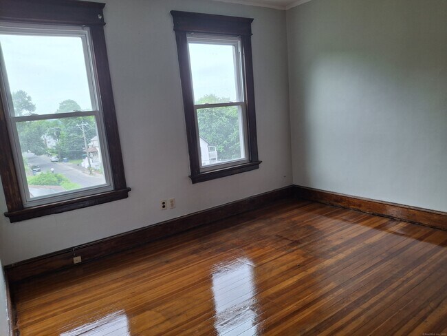 Building Photo - 486 Wilson St