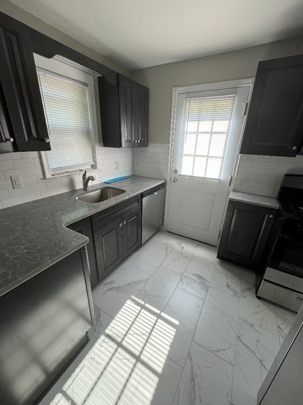 Building Photo - 107 Jansen Ave