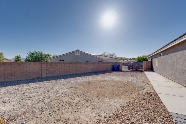 Building Photo - 10226 Clarks Creek St