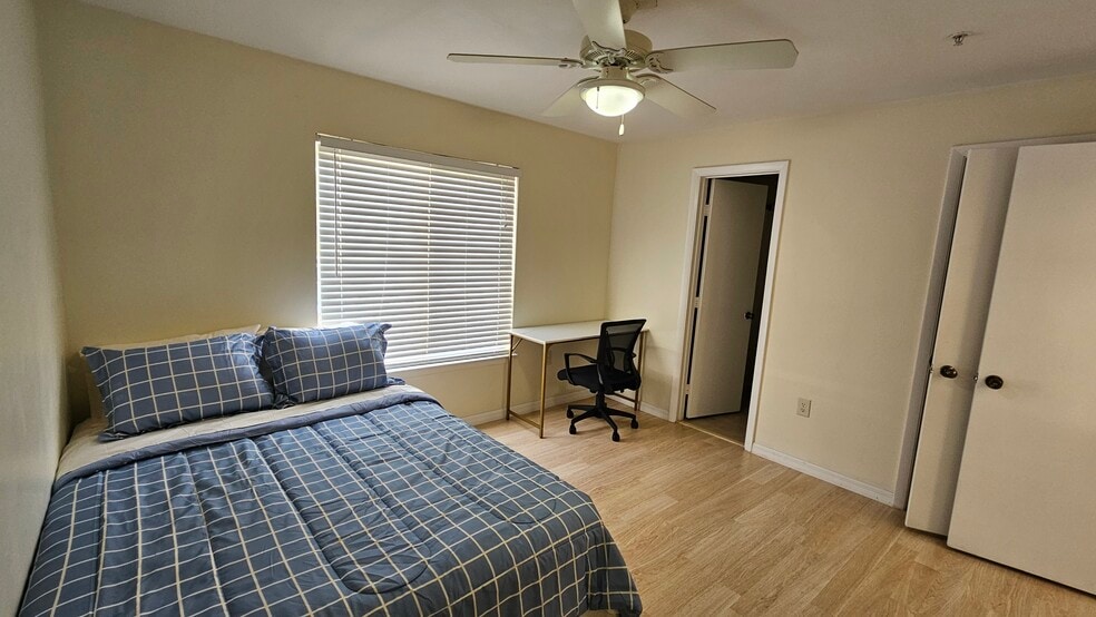 Building Photo - 4215 SW 22nd Ln