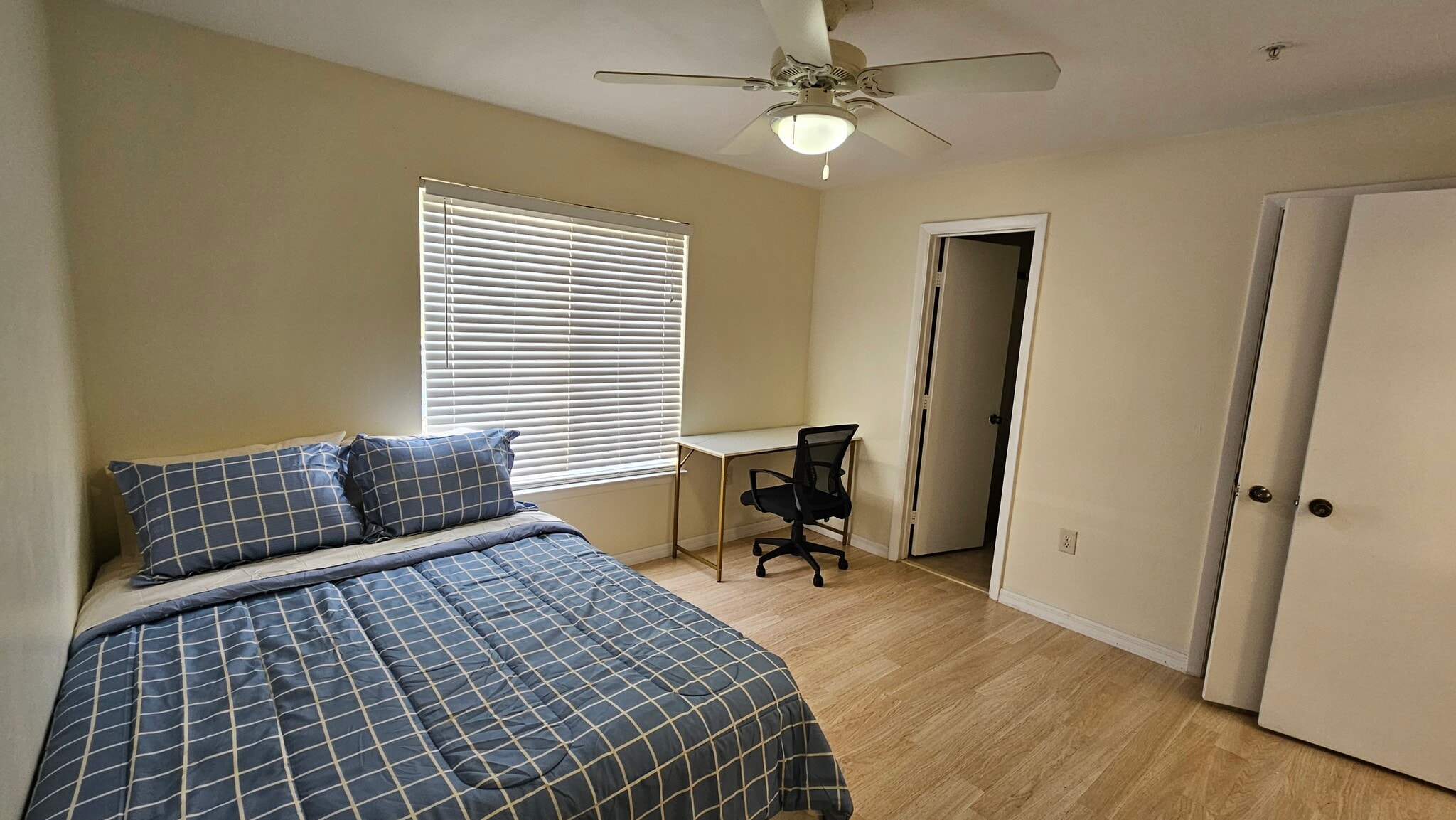 Building Photo - 4215 SW 22nd Ln