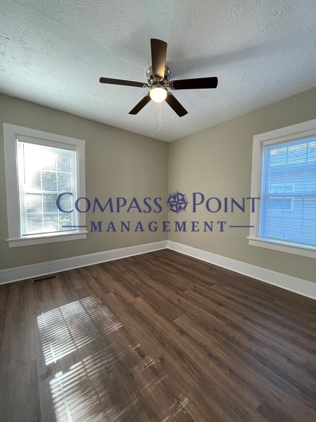 Building Photo - Newly Renovated Just For You! First Month'...