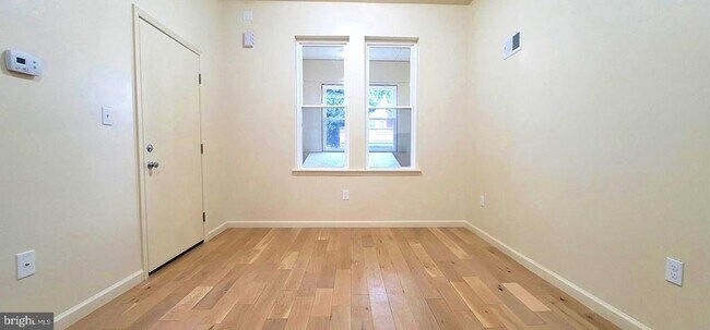 Building Photo - 1219 W Silver St