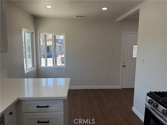 Building Photo - 1327 W 89th St