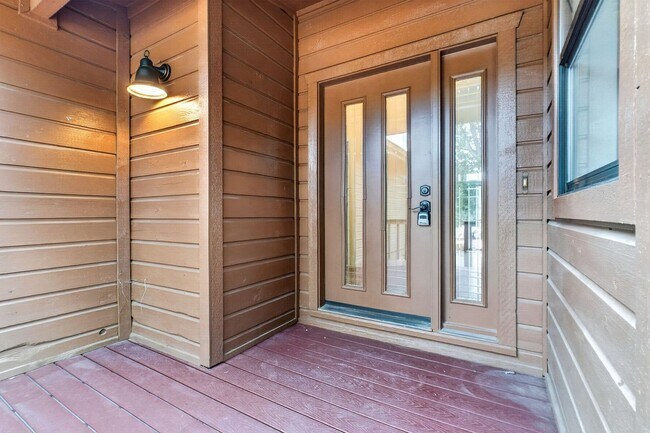 Building Photo - 546 Deer Horn Ct