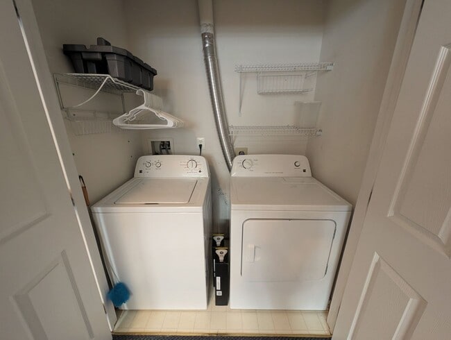 Building Photo - Home Sweet Home