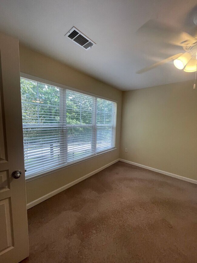 Building Photo - 15-1529 Gutleber