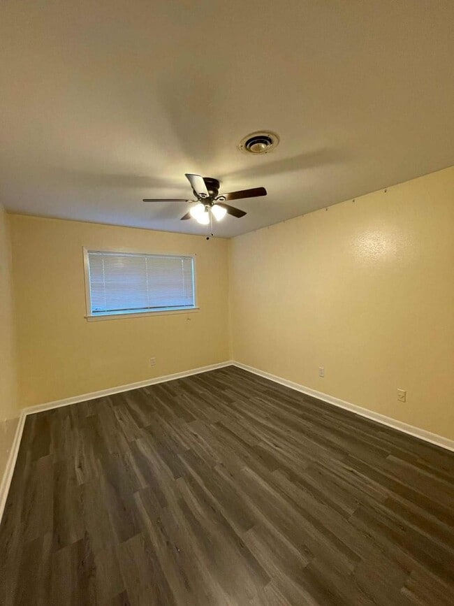 Building Photo - 7 Minutes to Barksdale AFB