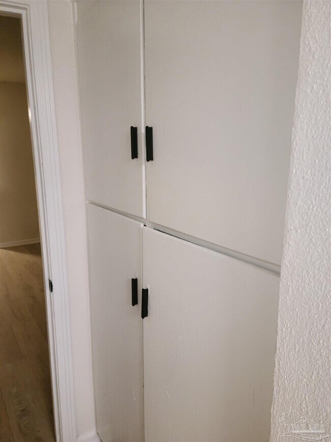 Building Photo - 207 Hart Dr