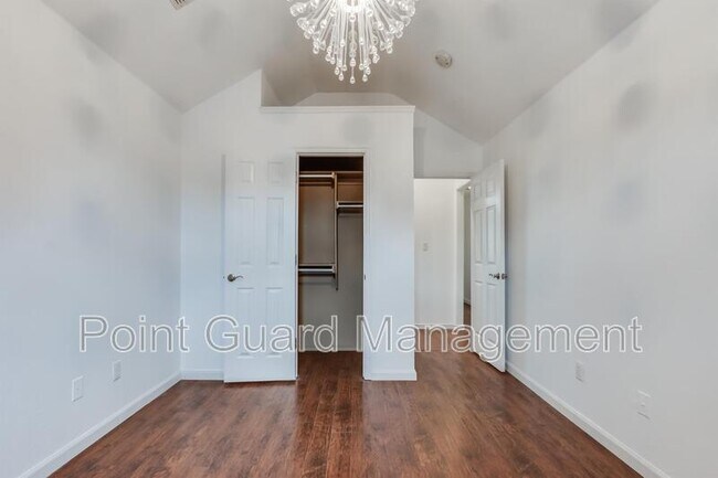 Building Photo - 10517 Queensbury Dr