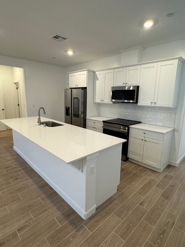 Building Photo - 1137 Granite Dr