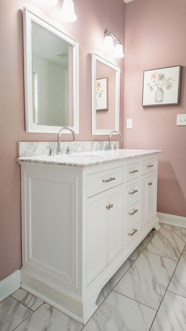 Building Photo - Spacious 4/3.5 w/ Master on Main and Fully...