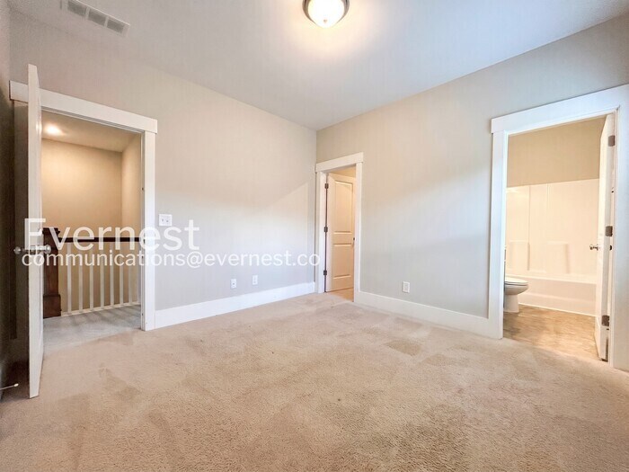 Building Photo - 6010 Winding Lakes Dr