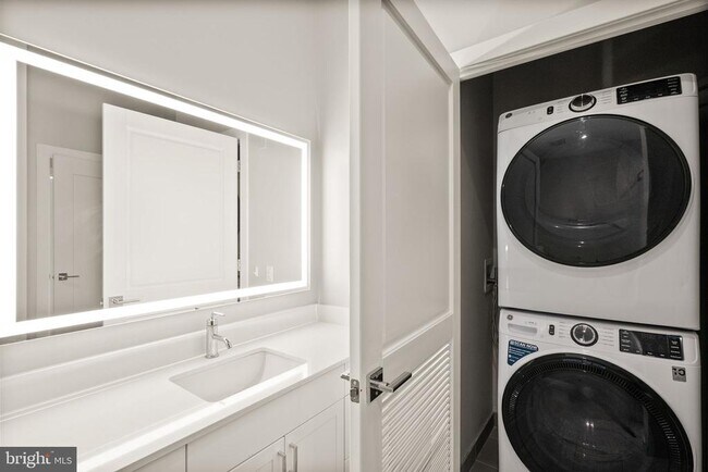 Building Photo - 925 N Fairfax St