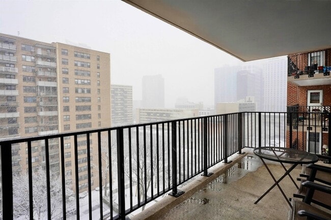 Building Photo - 225 St Pauls Ave