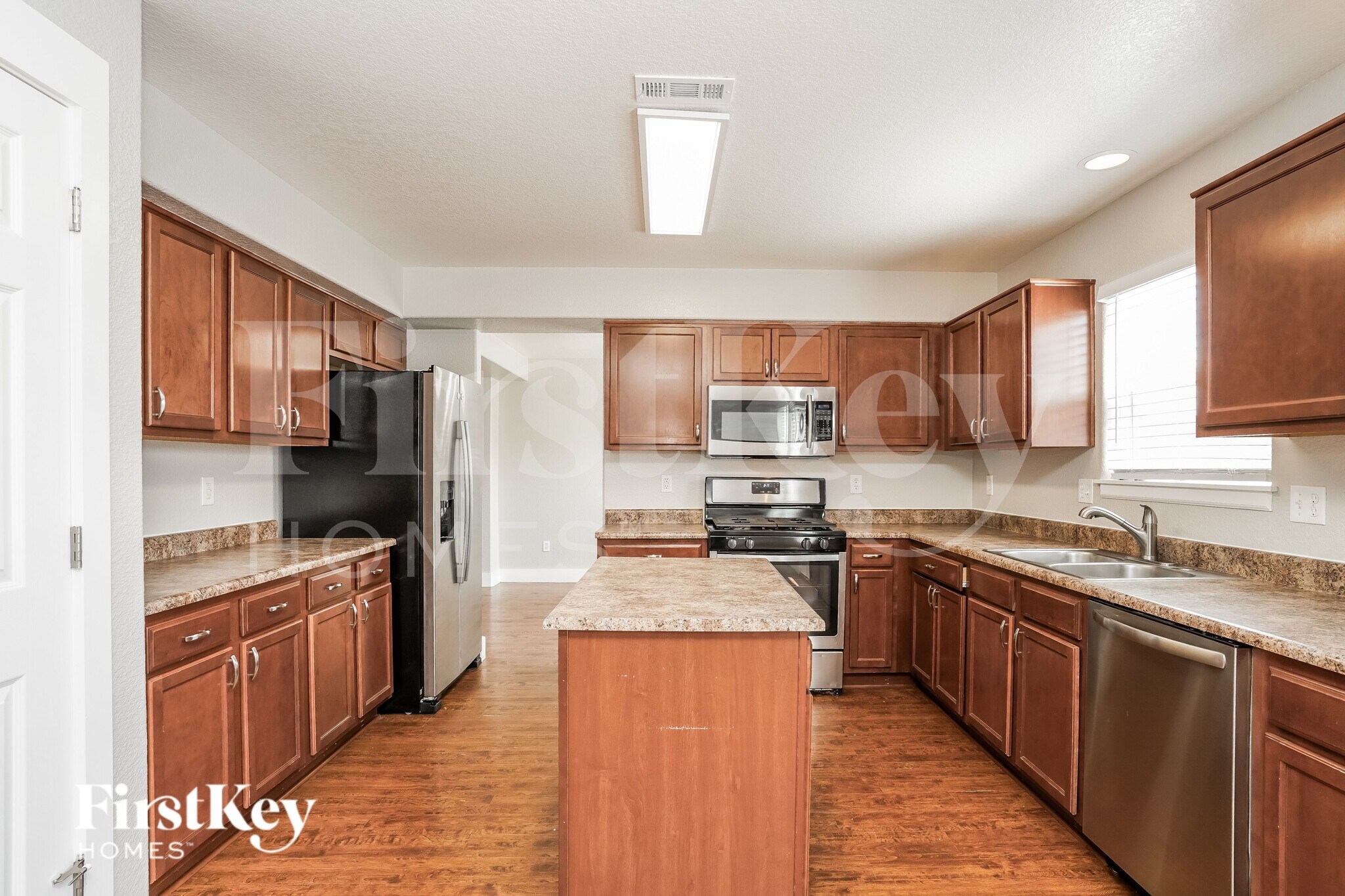 Building Photo - 6983 Sierra Meadows Dr