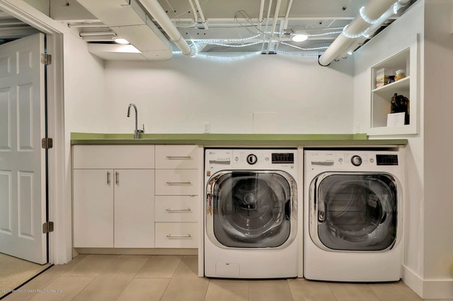 Building Photo - 20 Rosalie Ave