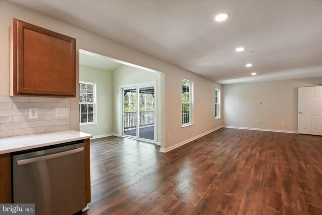 Building Photo - 6981 Linden Ave