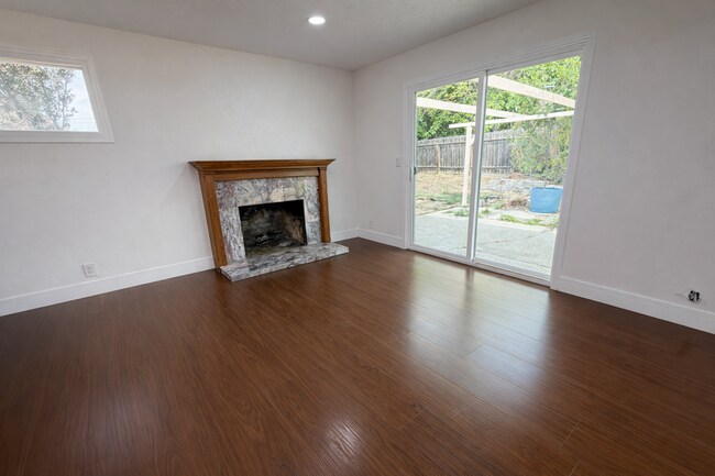Building Photo - 3 bed 2 Bath Home Recently renovated single-family home in Fairfield,