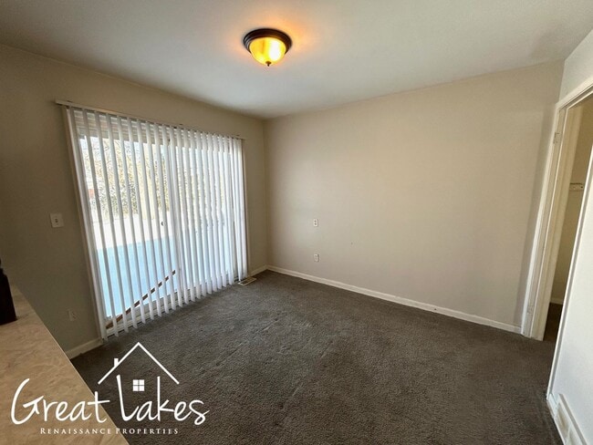 Building Photo - Lovely 2 Bedroom 1  1/2 Bathroom now available for rent