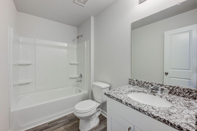 Building Photo - 4 bedroom home in Conroe!