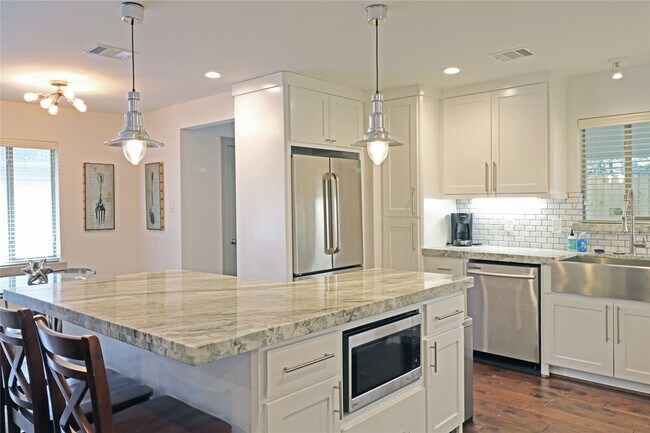 Building Photo - 5527 Valkeith Dr