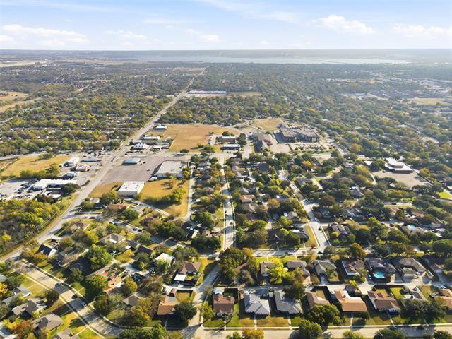 Building Photo - 1901 Wellington Dr