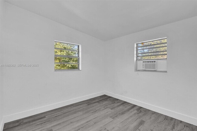 Building Photo - 137 NW 29th Ave