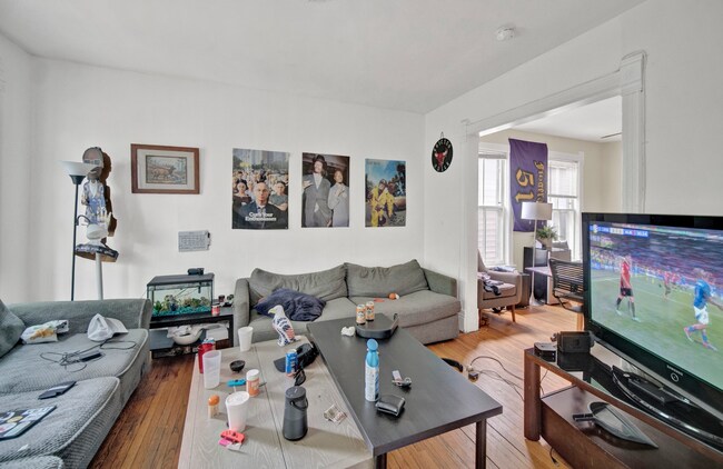 Building Photo - 2026 Maple Ave