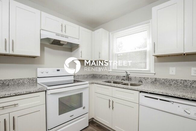 Building Photo - 3 Bedroom Pet-Friendly Home in GREENSBORO, NC with Main Street Renewal