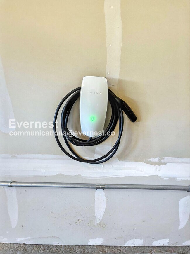 Building Photo - 740 Columbia St