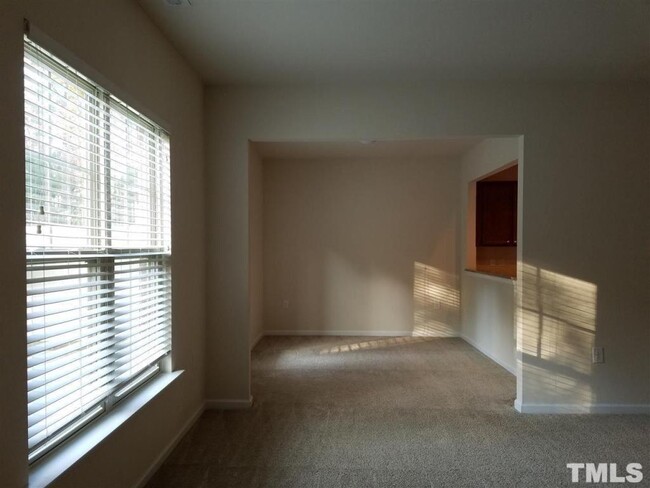 Building Photo - 409 Chanson Dr