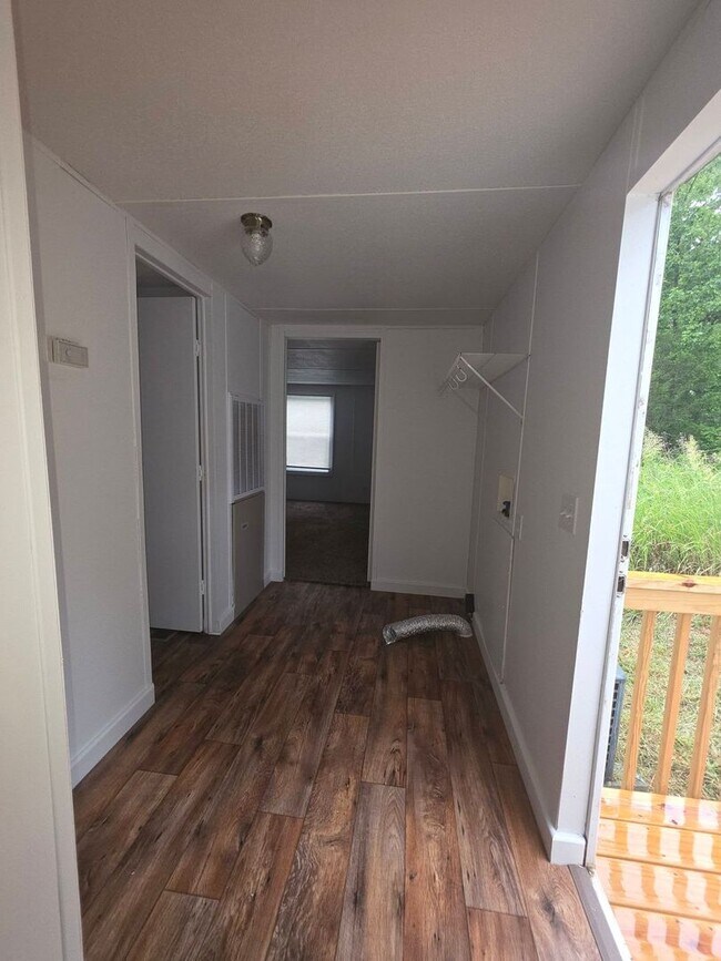 Building Photo - Ready to Move in