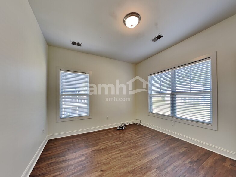 Building Photo - 1079 Moss Grove Dr
