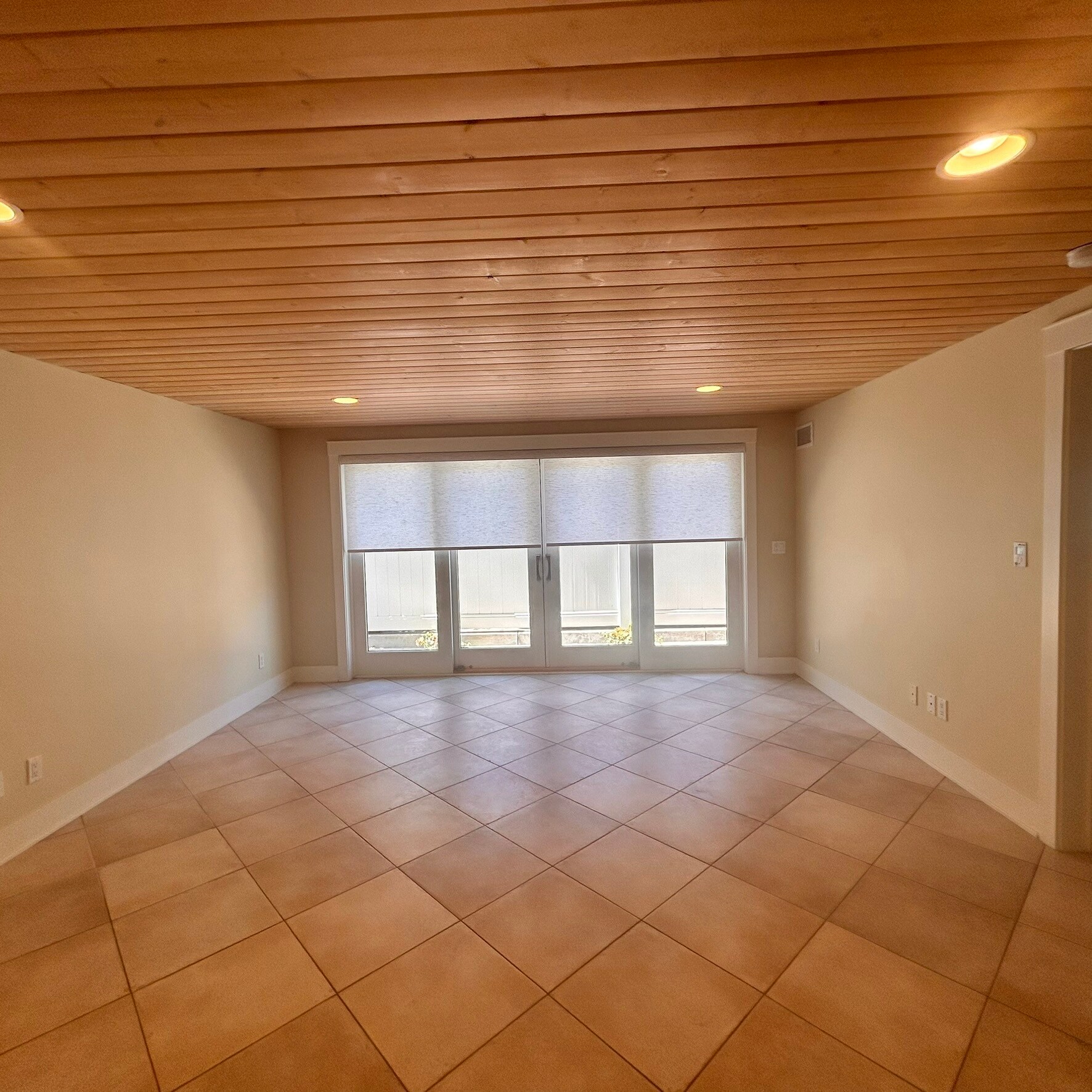 Building Photo - 3329 Harbor Blvd