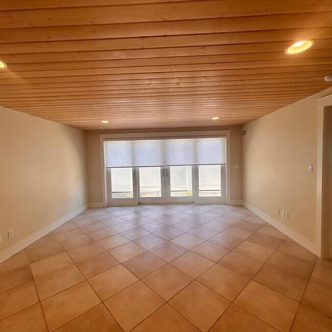 Building Photo - 3329 Harbor Blvd