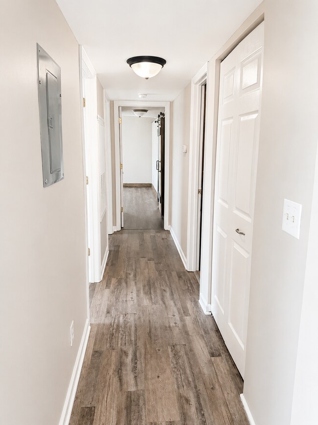 Building Photo - 2257 Huntingdon Dr