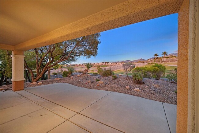 Building Photo - Golf Course Views in Sun City Anthem!  Age...