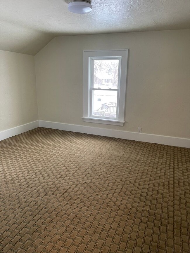 Building Photo - Completely Remodeled 3 Bedroom House