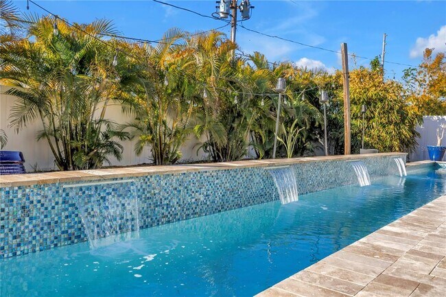 Building Photo - 354 74th Ave NE