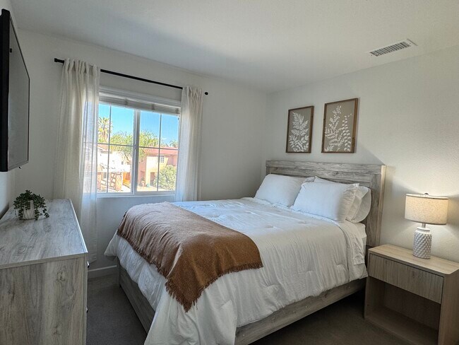 Building Photo - 297 Mildred St