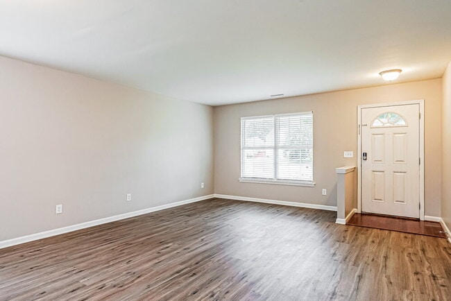 Building Photo - 676 Yorkshire Dr