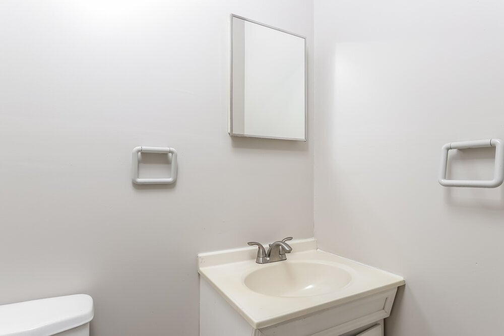 Building Photo - 849 W 5th St