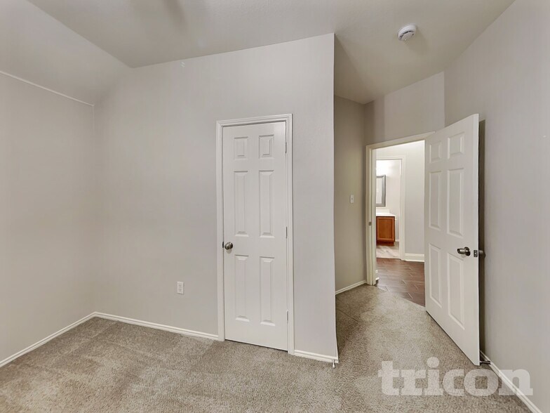 Building Photo - 1643 Hillside Dr