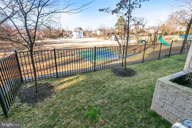 Building Photo - 6725 24th Ct N