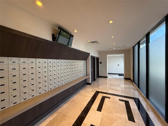 Building Photo - 20505 E Country Club Dr